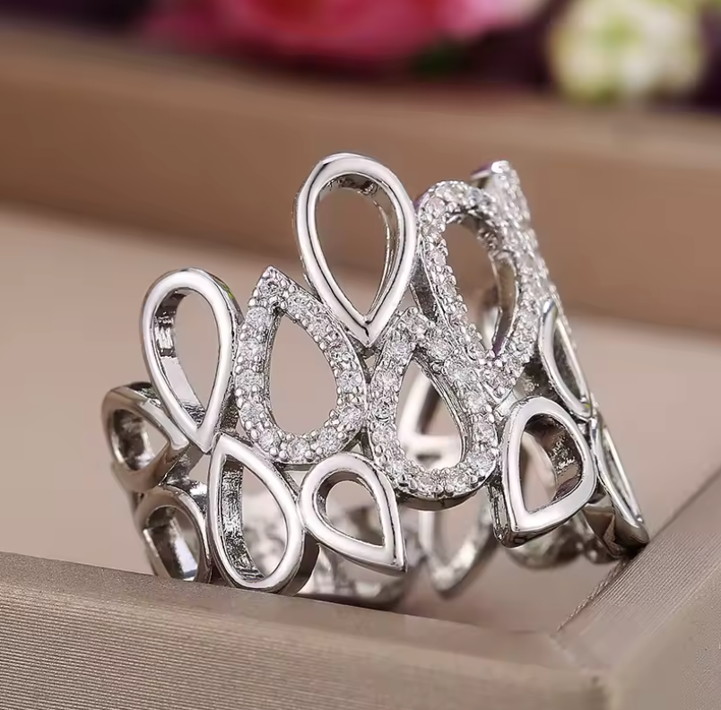 Élan Royale Ring